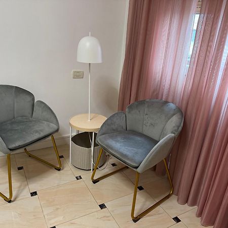 Riva Dei Fiori Apartment เวียเรจโจ ภายนอก รูปภาพ
